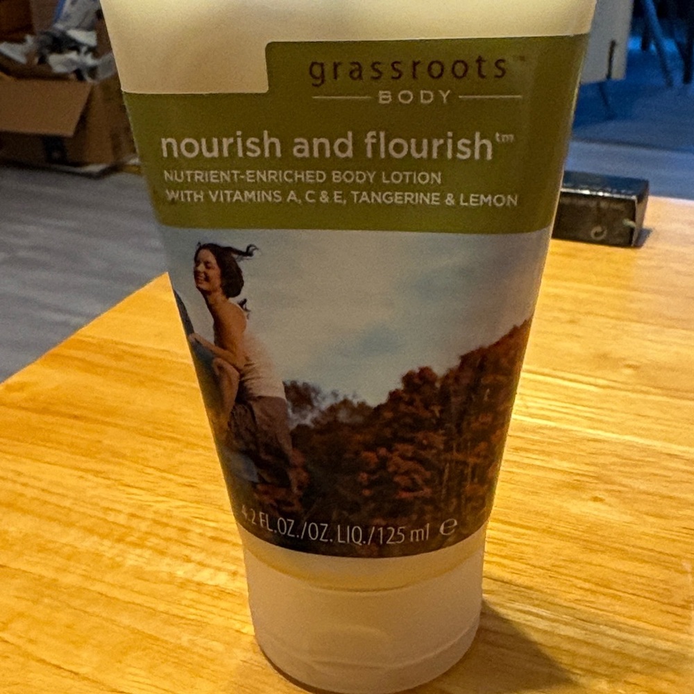 Body Nourish and Flourish Tangerine & Lemon Body Lotion - Cream/Green